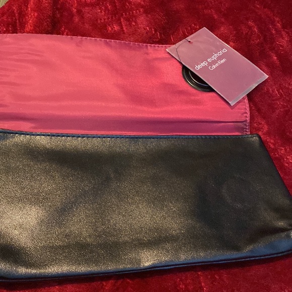 Calvin Klein - Picture 2 of 4